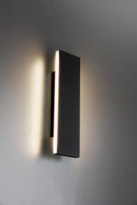 Moderne wandlamp ideaal voor in huis 28 x 8 cm